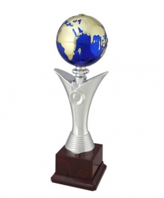 Articolo 240 - Trofeo con Globo Terrestre e stelo 'Argento'